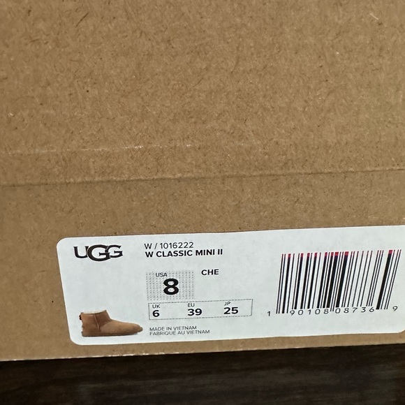 Ugg woman’s classic boot mini II size 8 - Picture 11 of 11
